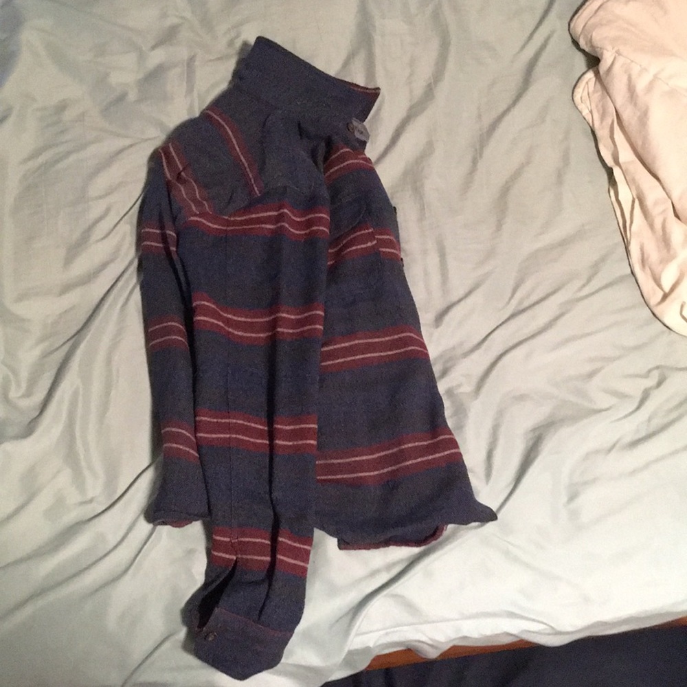 vissla size small flannel